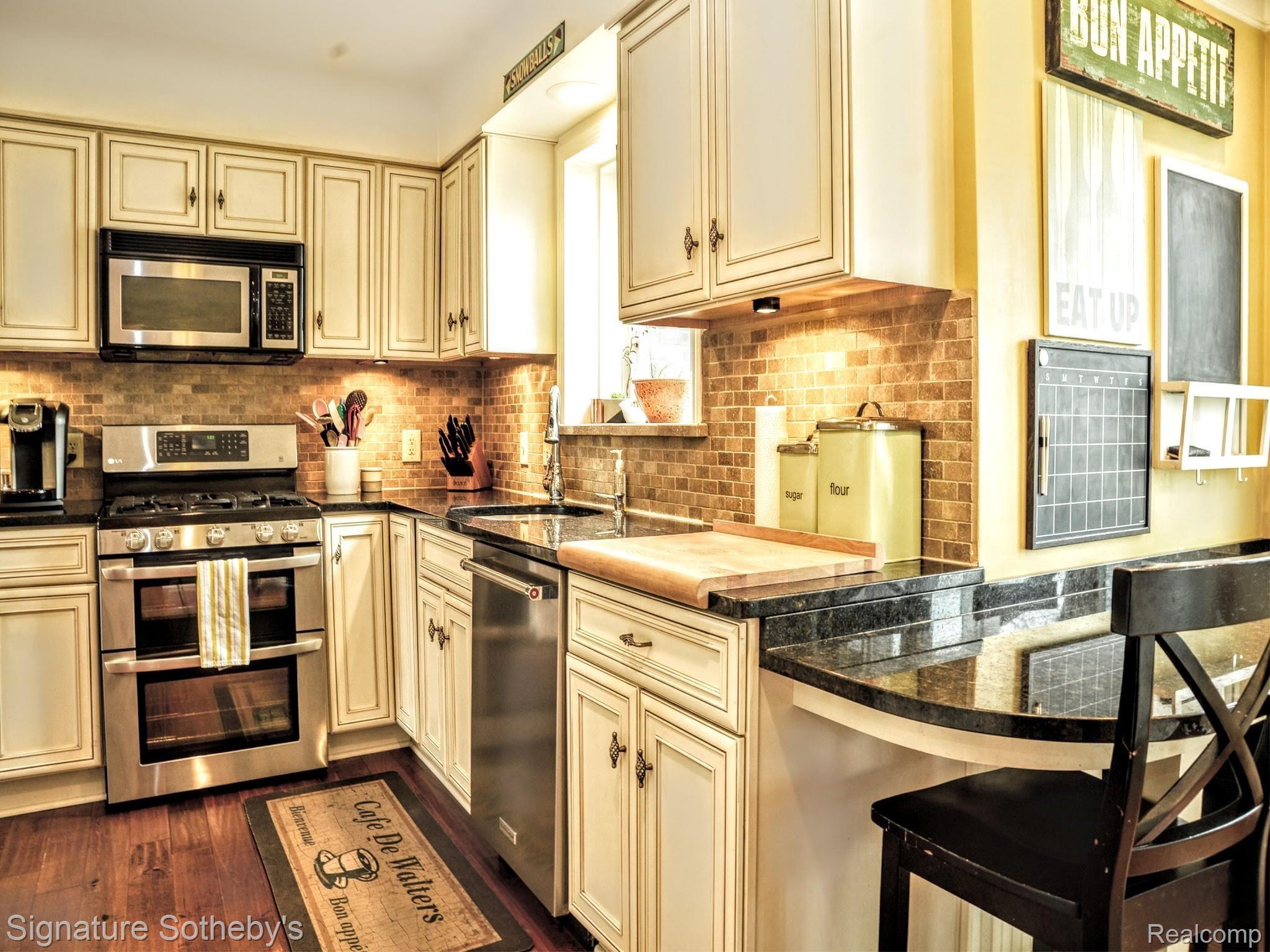 1134 Harvard Road Grosse Pointe, MI 48230 - Photo 6 of 33 Kitchen