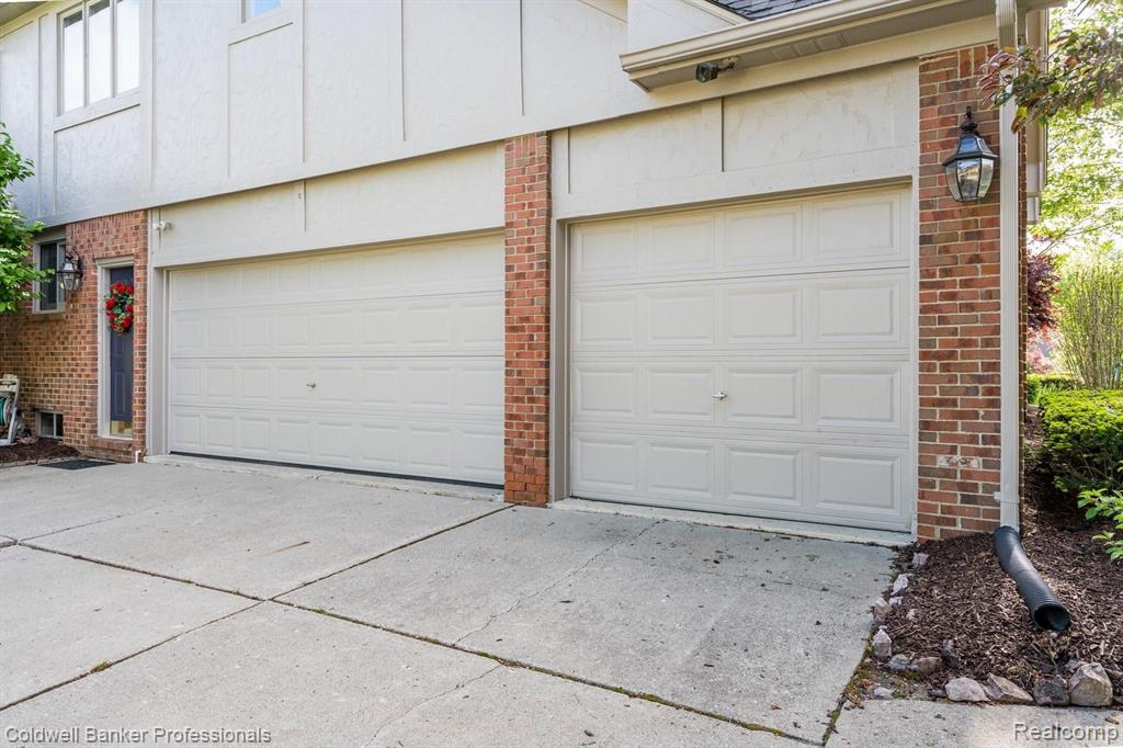 3681 Newcastle Drive Rochester Hills, MI 48306 - Photo 32 of 40