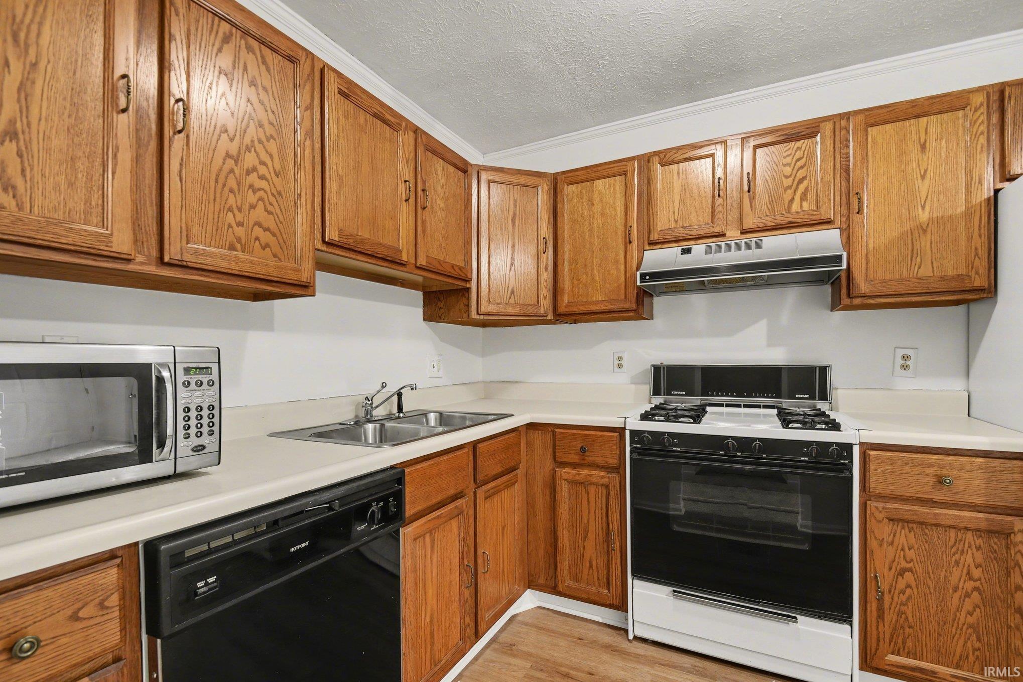 329 West 9th Street Mishawaka, IN 46544 - Photo 5 of 24