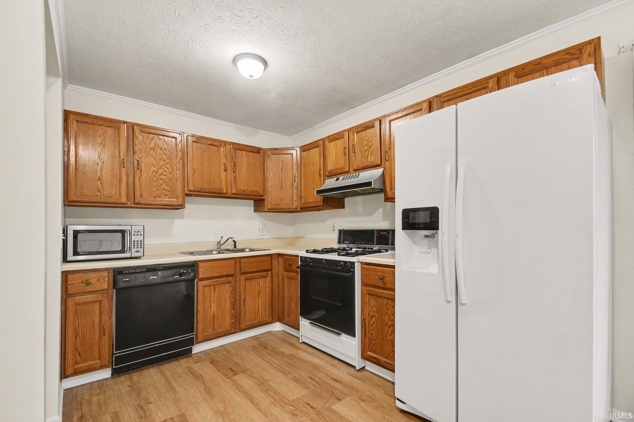 329 West 9th Street Mishawaka, IN 46544 - Photo 6 of 24
