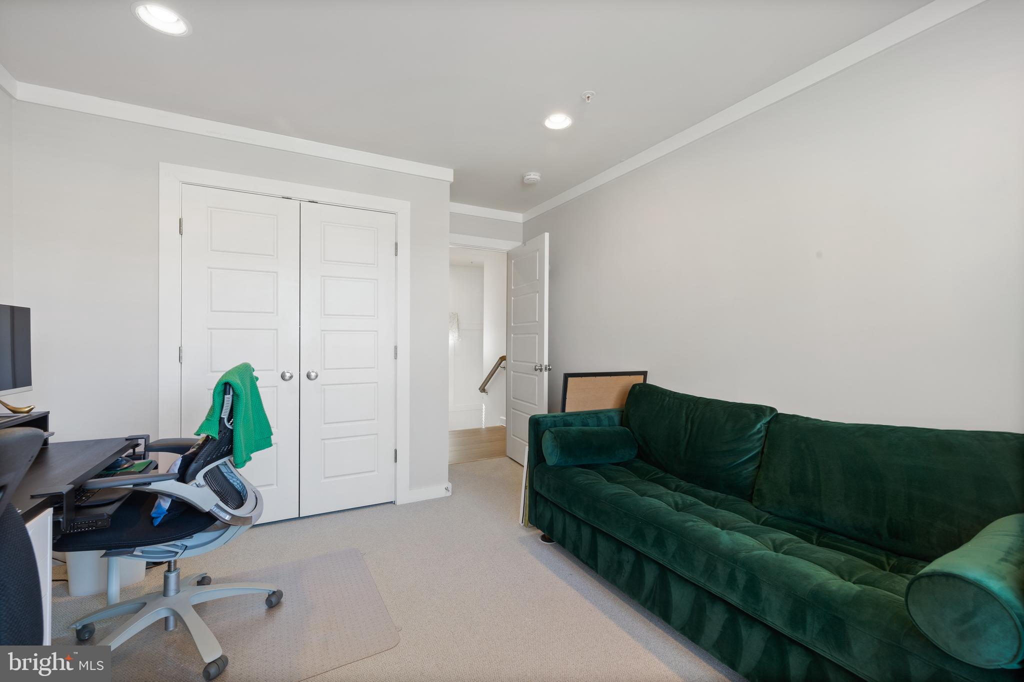 13410 Redspire Drive Silver Spring, MD 20906 - Photo 27 of 43 a living room with furniture