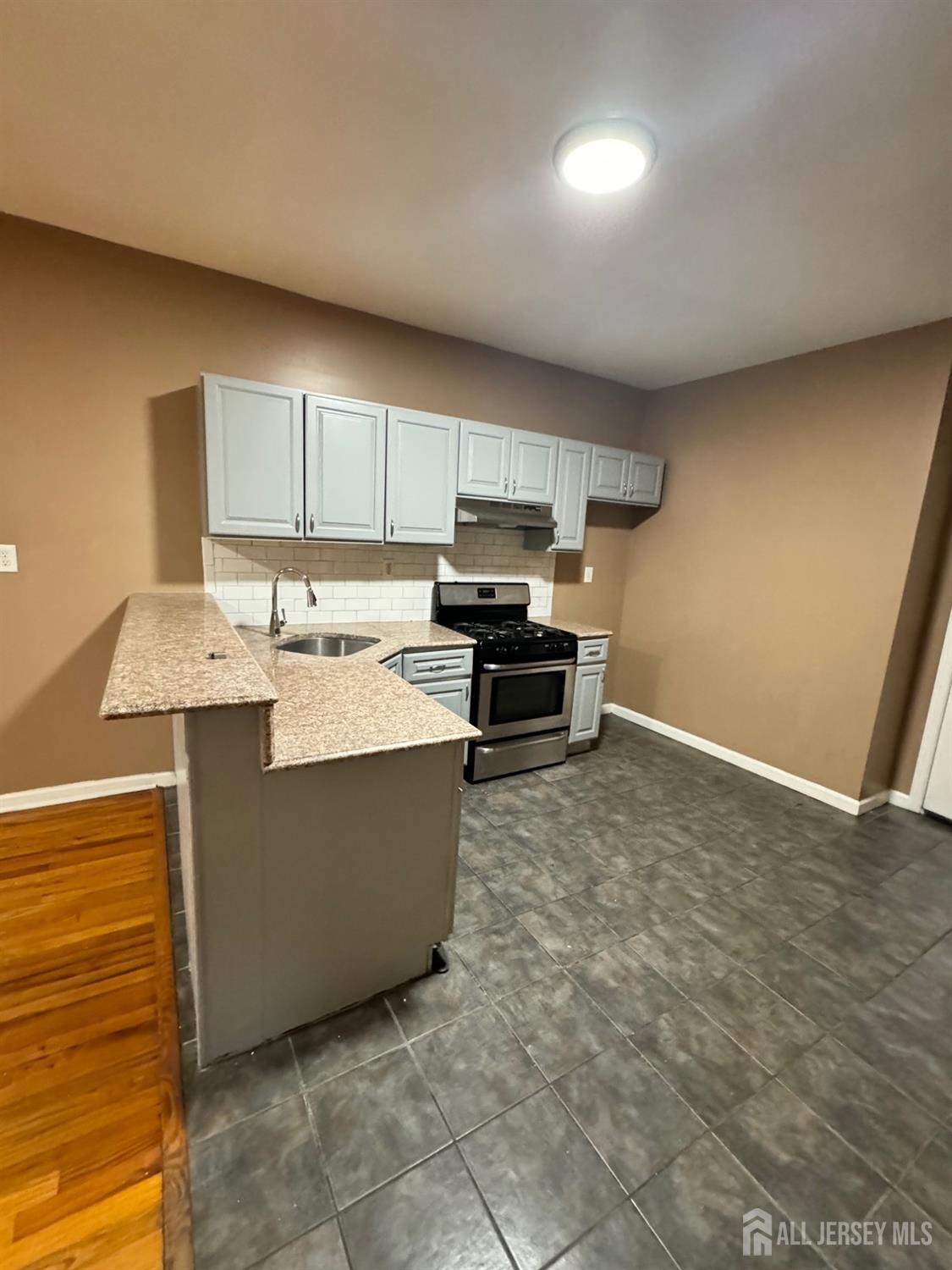 27 Alexander Street Newark, NJ 07106 - Photo 7 of 12