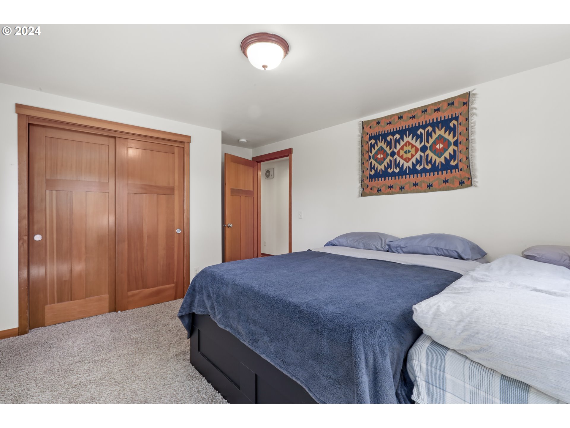 7 Rattlesnake Road White Salmon, WA 98672 - Photo 14 of 41 a view of bedroom