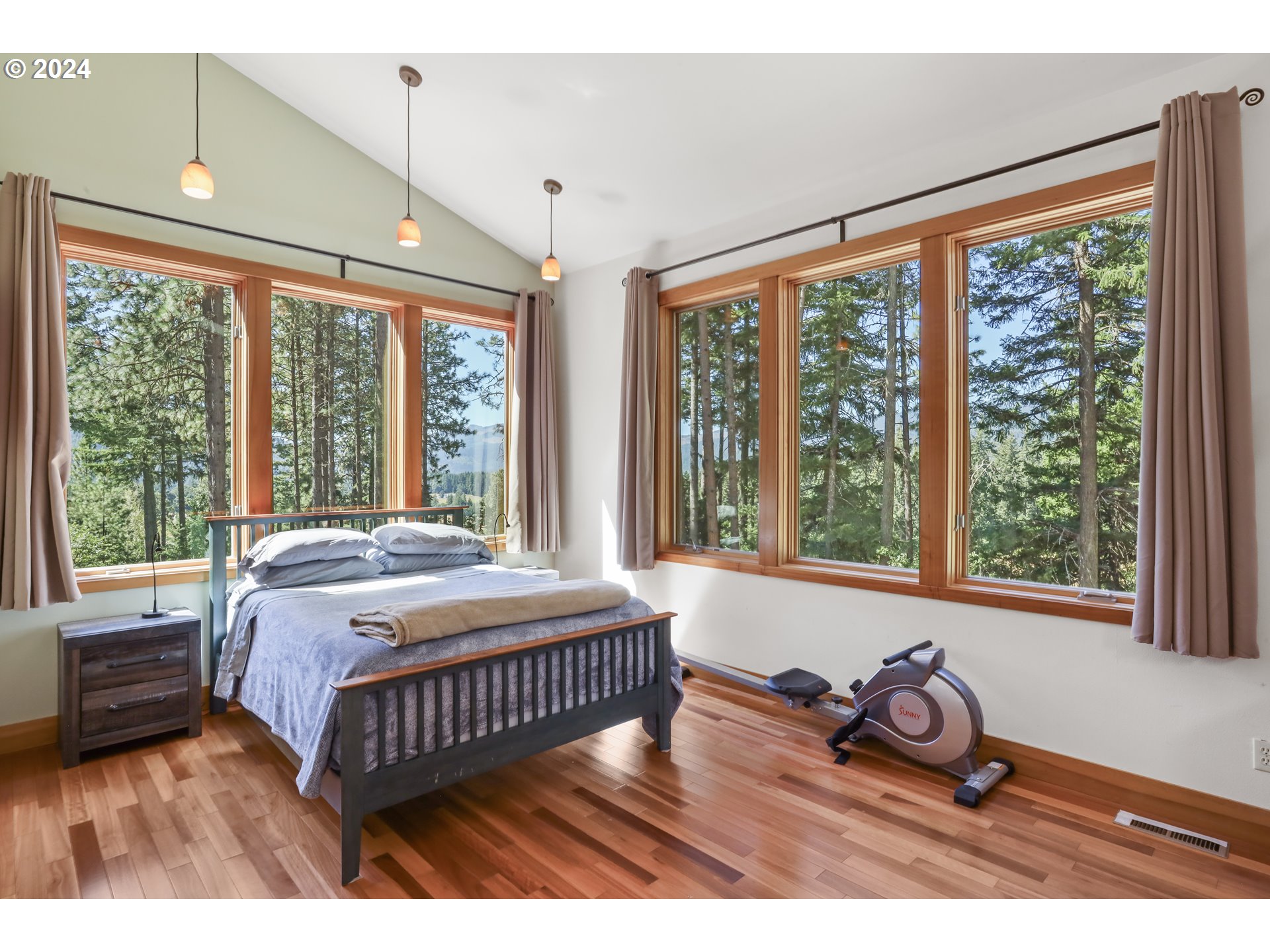 7 Rattlesnake Road White Salmon, WA 98672 - Photo 17 of 41 a bedroom with a bed and a large window