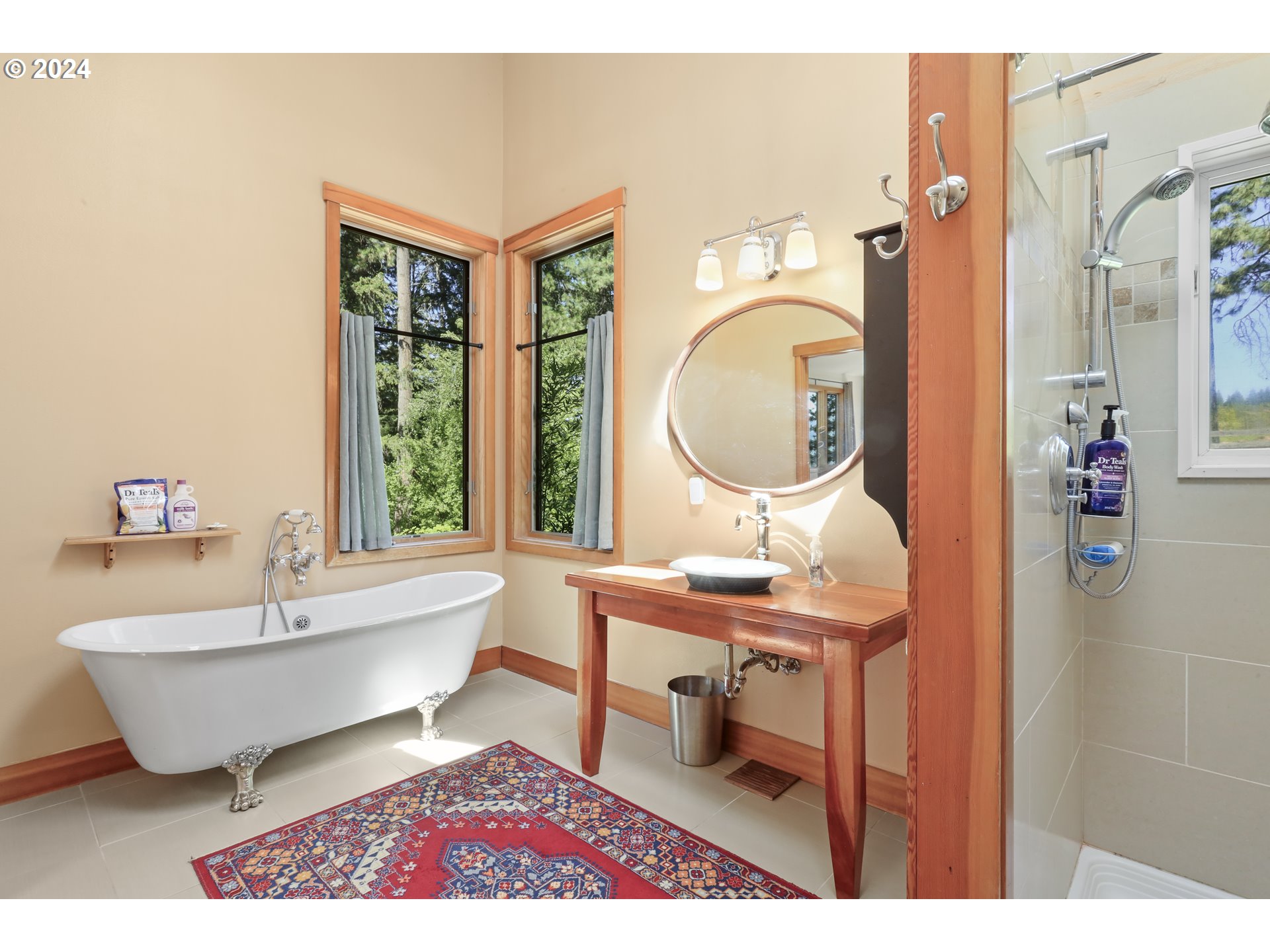 7 Rattlesnake Road White Salmon, WA 98672 - Photo 20 of 41 a very nice looking room with a large window and a wooden floor