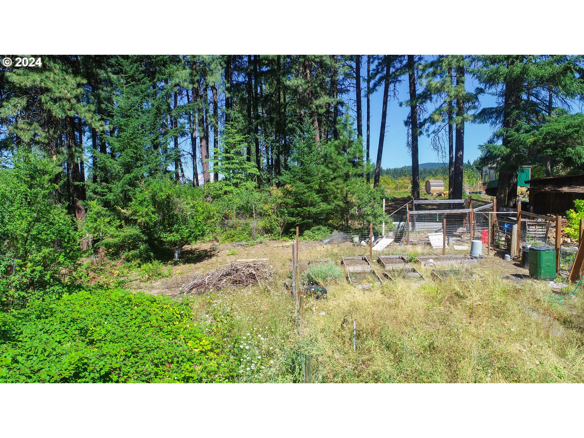 7 Rattlesnake Road White Salmon, WA 98672 - Photo 26 of 41 a black and white photo of a house