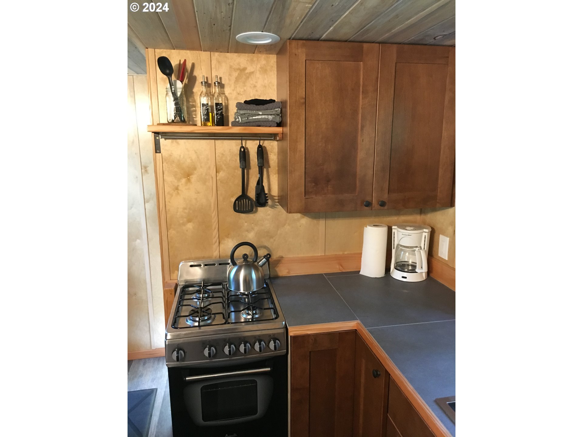 7 Rattlesnake Road White Salmon, WA 98672 - Photo 40 of 41 a kitchen with a stove and cabinets