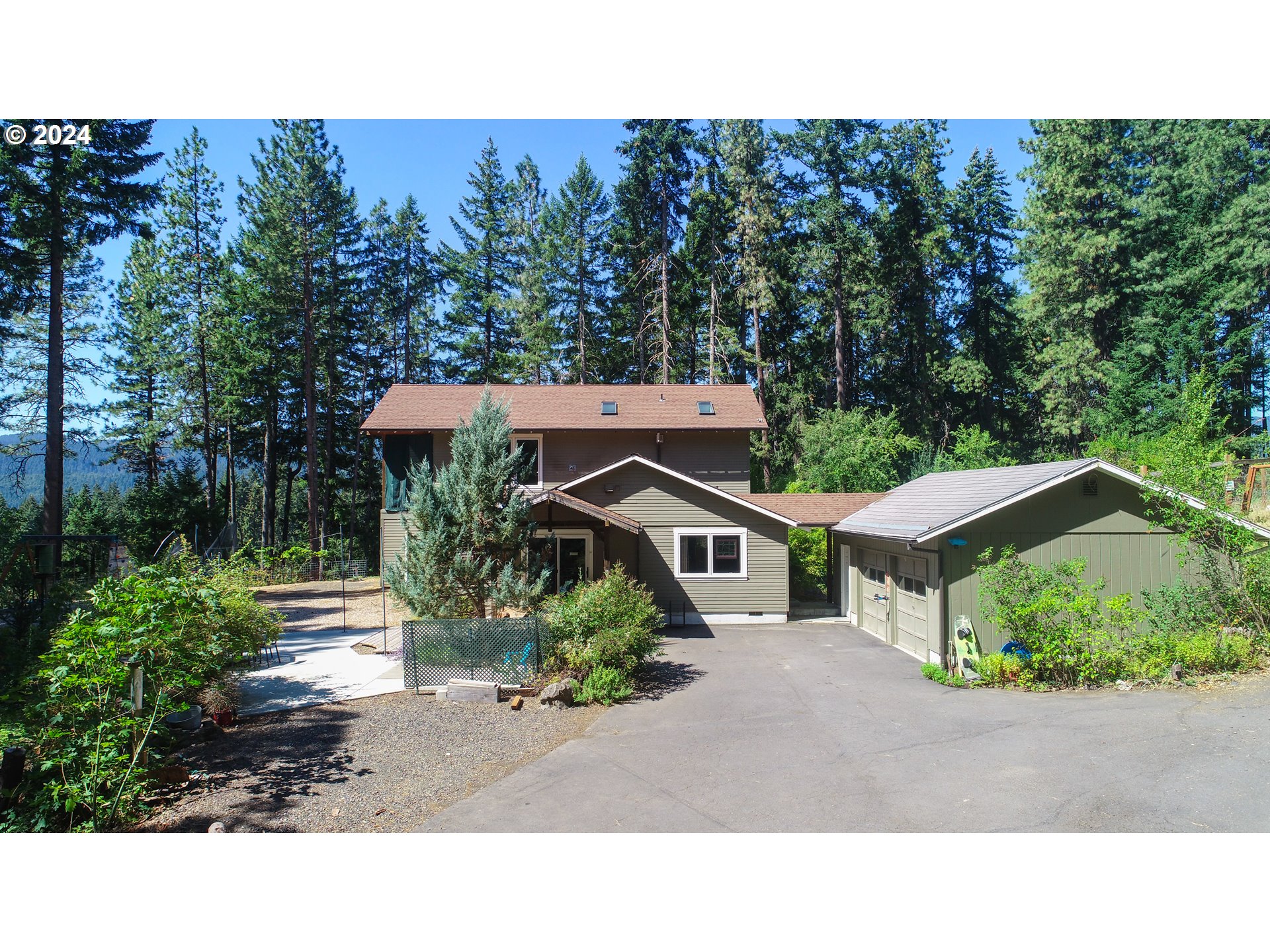 7 Rattlesnake Road White Salmon, WA 98672 - Photo 4 of 41 a black and white house with a yard and fence