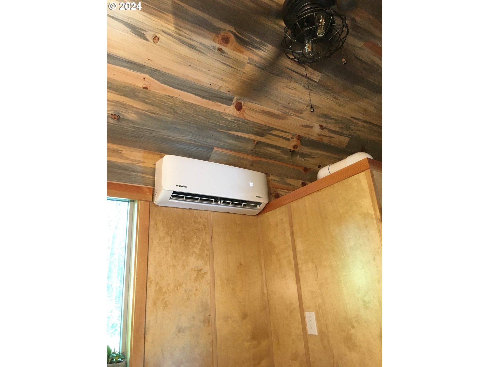 7 Rattlesnake Road White Salmon, WA 98672 - Photo 41 of 41 a close up of a wall