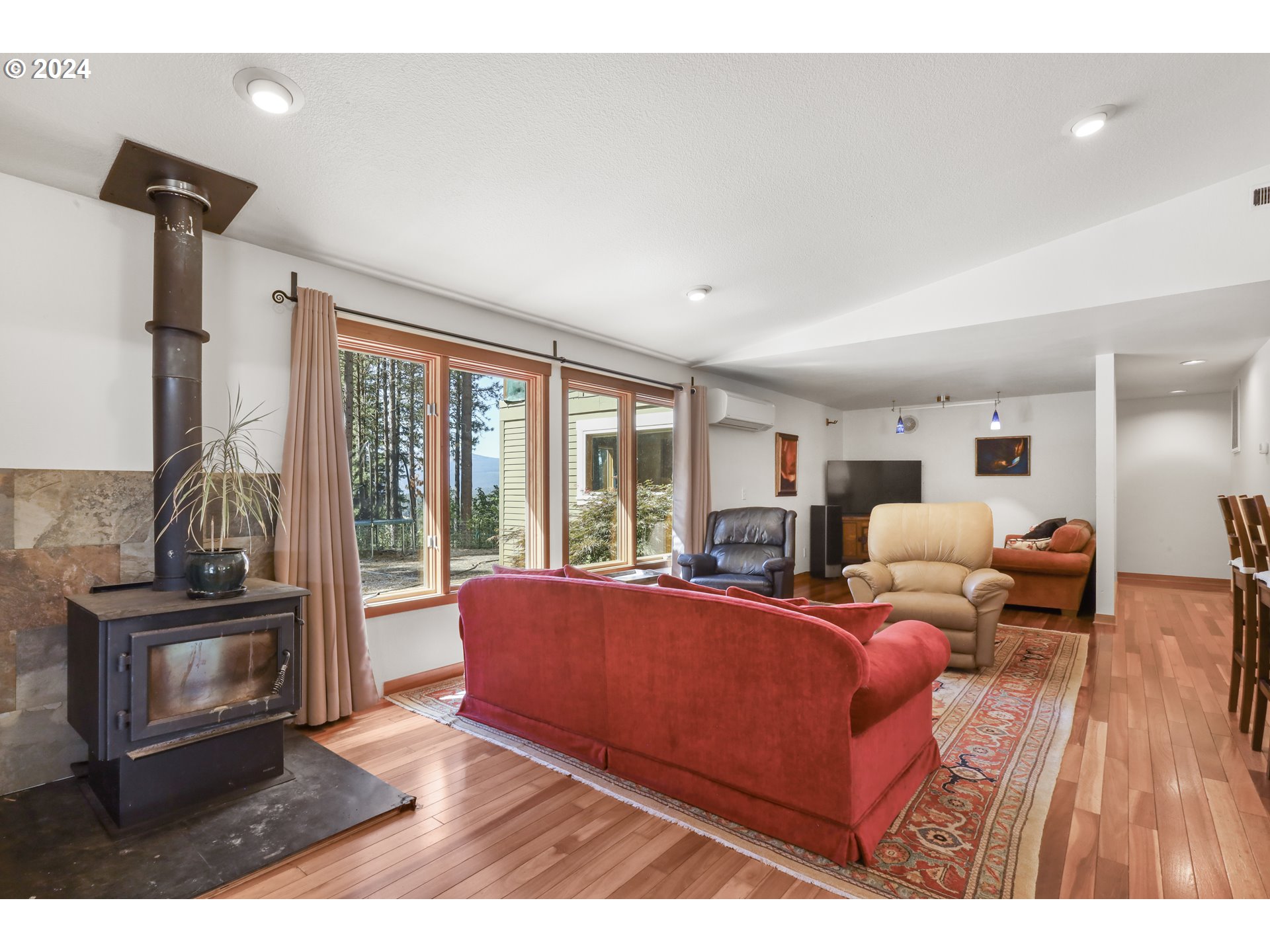 7 Rattlesnake Road White Salmon, WA 98672 - Photo 8 of 41 a living room with furniture and a fireplace