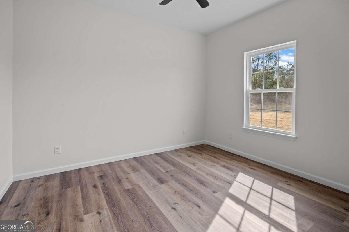 96 Beech Road Hazlehurst, GA 31539 - Photo 22 of 32 an empty room with a window