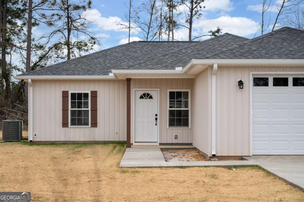 96 Beech Road Hazlehurst, GA 31539 - Photo 4 of 32 a front view of a house