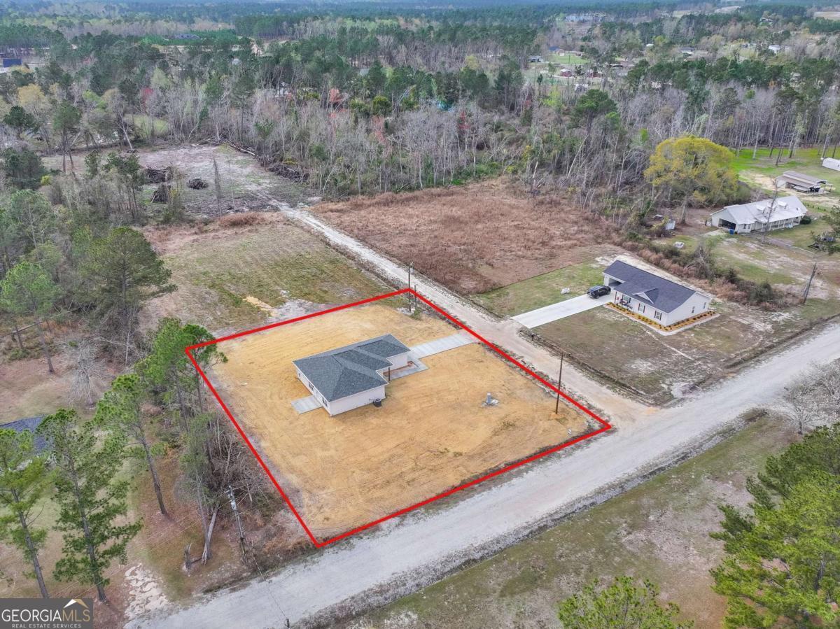 96 Beech Road Hazlehurst, GA 31539 - Photo 9 of 32 a view of a yard with mountain