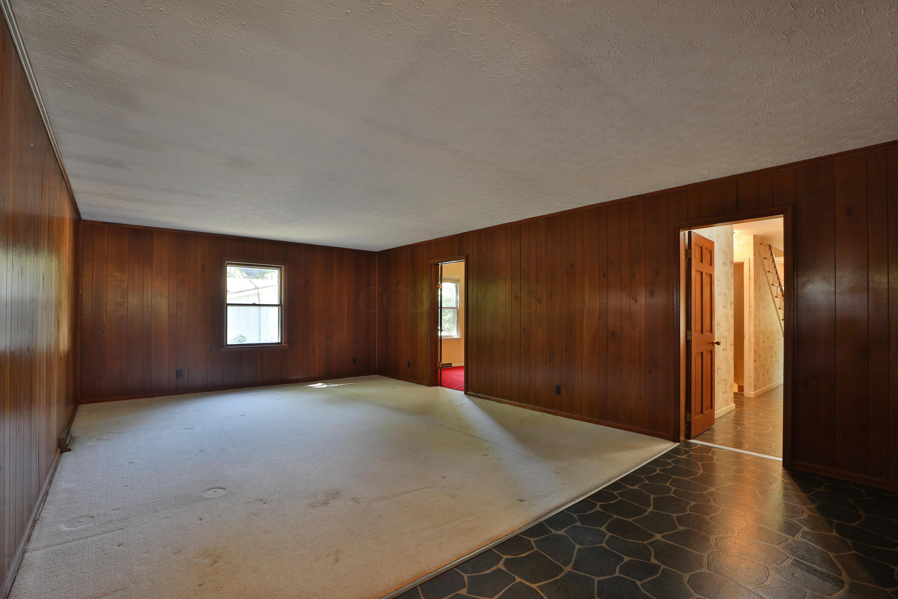 7646 Lee Road Westerville, OH 43081 - Photo 11 of 54 Family Room