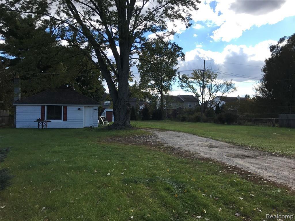 660 East Auburn Road Rochester Hills, MI 48307 - Photo 2 of 6