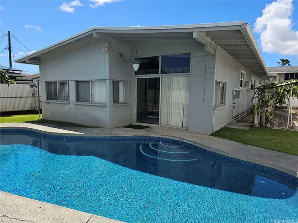 $1,400,000 | 742 A Kaipii Street, Kailua, HI 96734