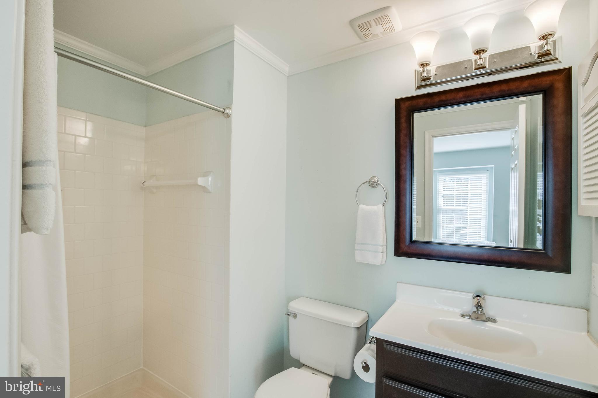 5995 Powell's Landing Road Burke, VA 22015 - Photo 15 of 28 Ensuite