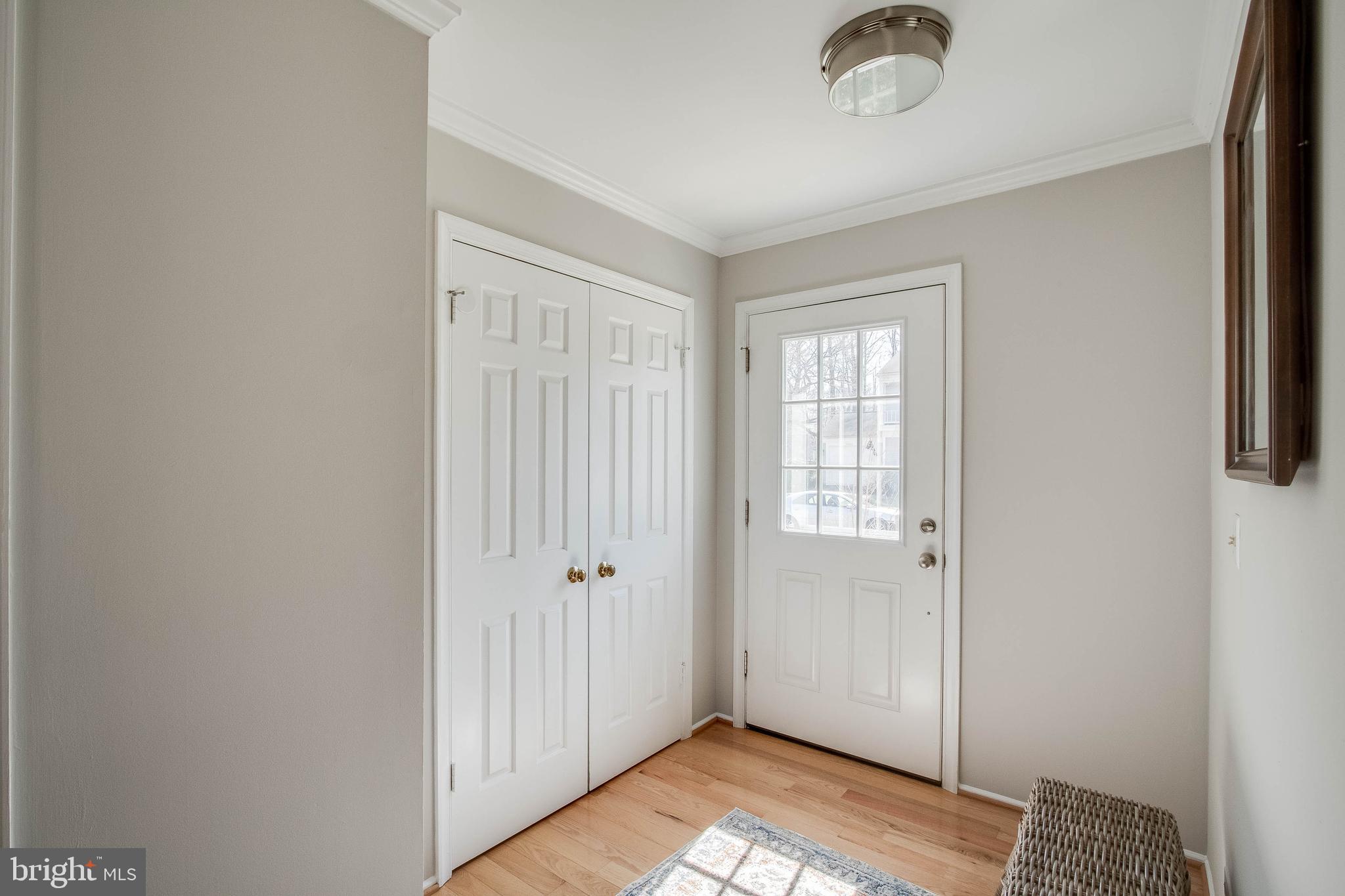 5995 Powell's Landing Road Burke, VA 22015 - Photo 4 of 28 Bright & sunny foyer