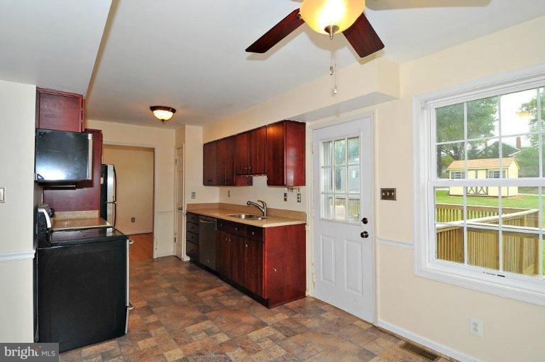 10108 High Ridge Road Laurel, MD 20723 - Photo 2 of 27 Kitchen/Breakfast Room