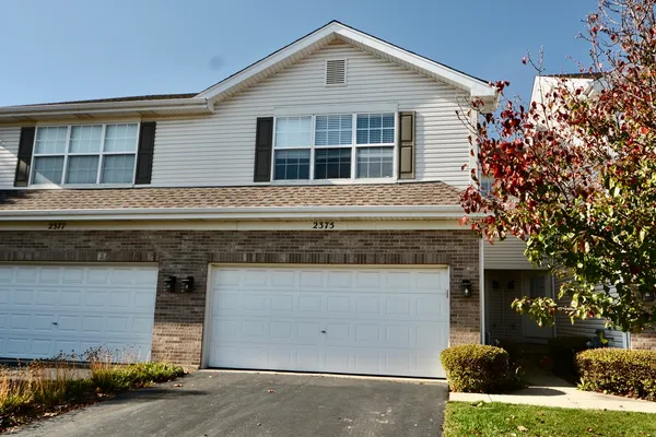 $2,400 | 2375 Stoughton Circle, Aurora, IL 60502