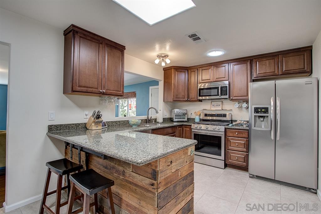 9628 Hume Road Santee, CA 92071 - Photo 6 of 25 Gallery Image 6