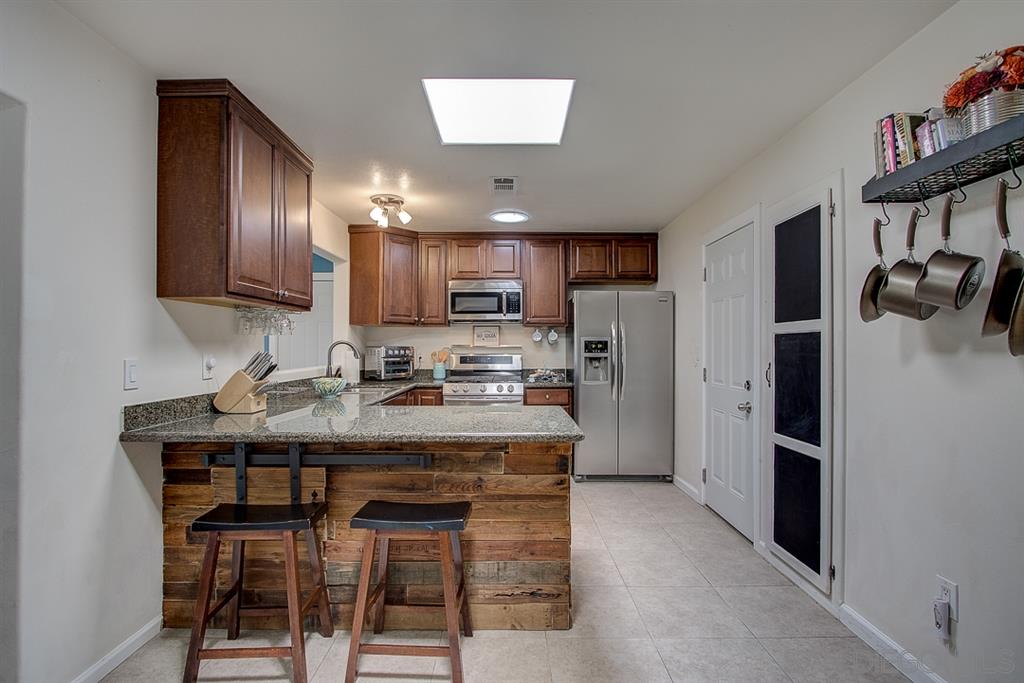 9628 Hume Road Santee, CA 92071 - Photo 7 of 25 Gallery Image 7