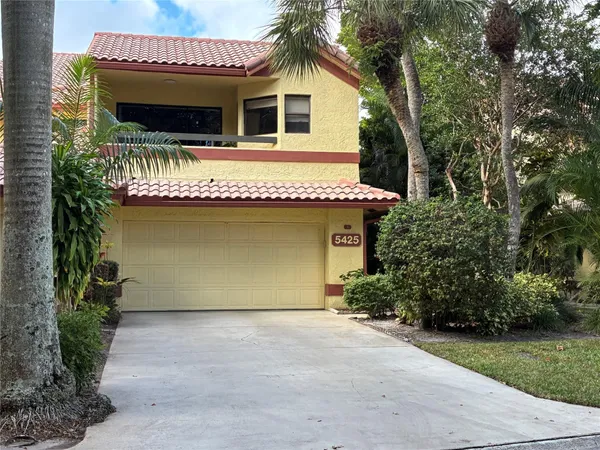 $475,000 | 5425 10th Fairway Drive, Unit 3, Delray Beach, FL 33484