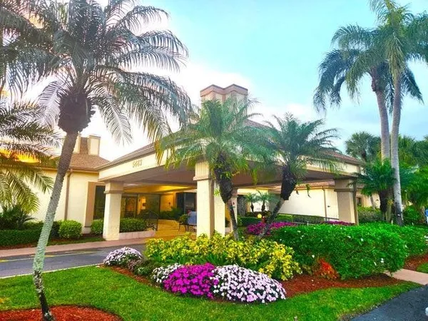 $475,000 | 5425 10th Fairway Drive, Unit 3, Delray Beach, FL 33484