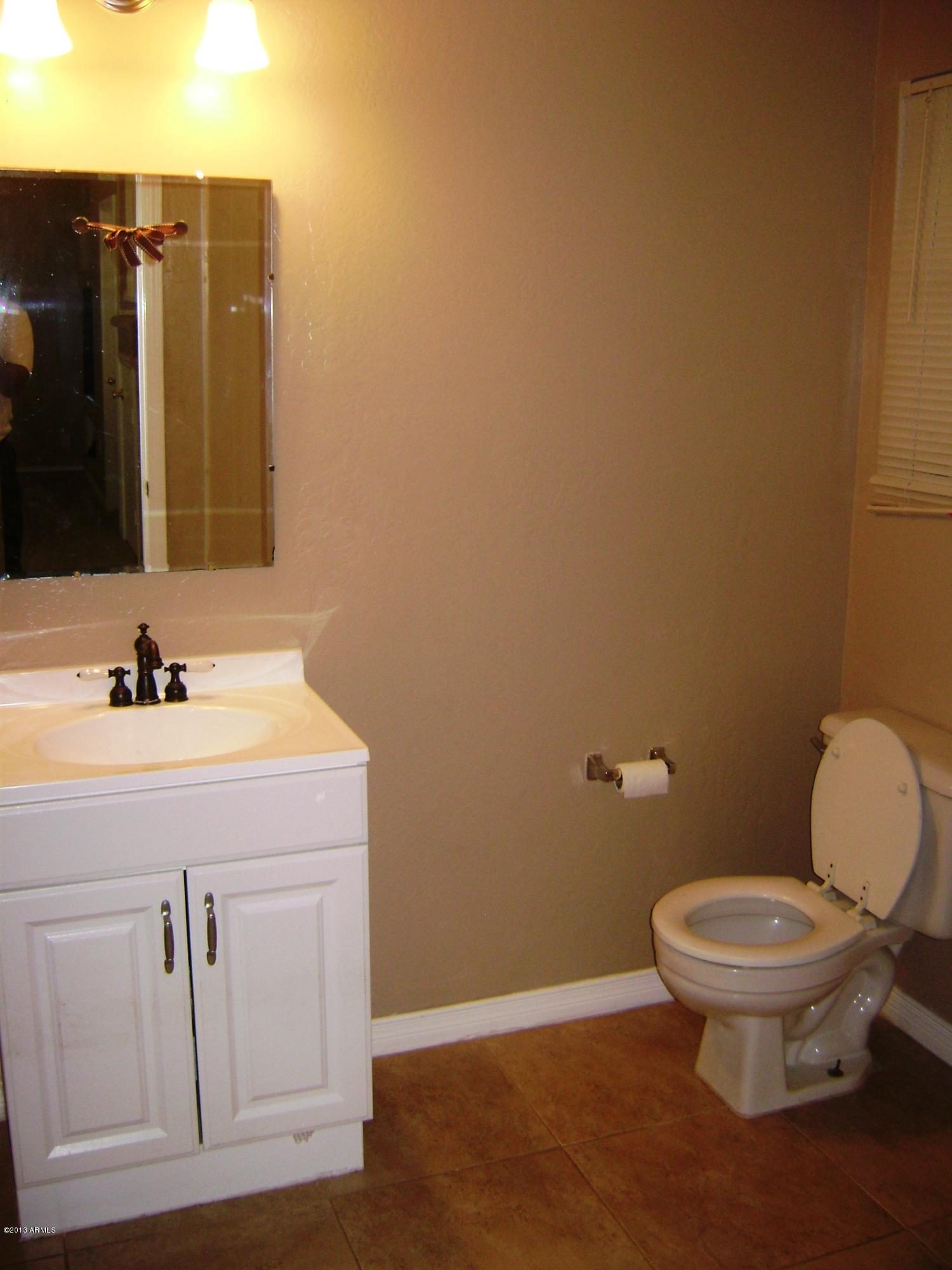 899 East Elgin Street Chandler, AZ 85225 - Photo 30 of 34 half bath