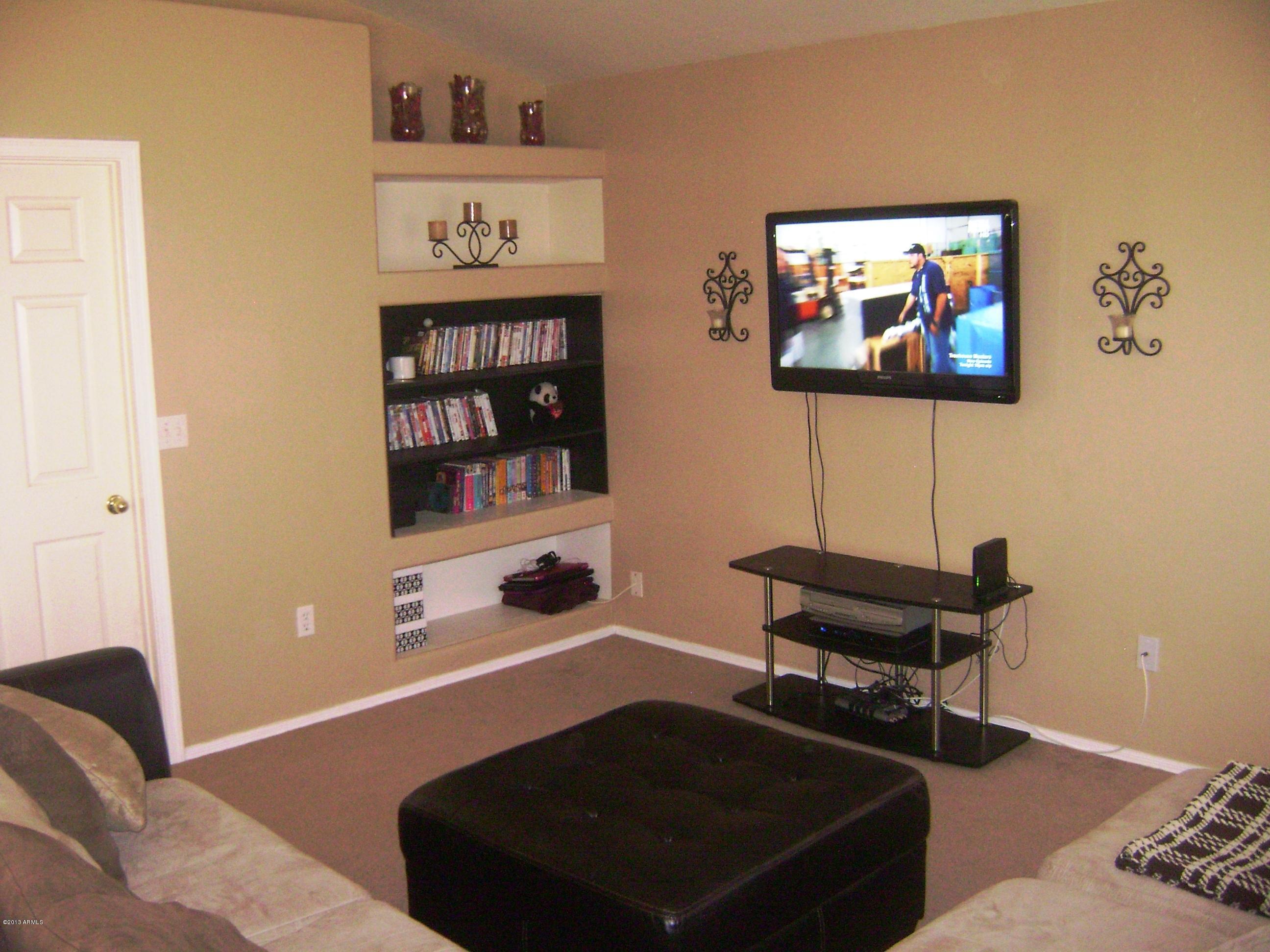 899 East Elgin Street Chandler, AZ 85225 - Photo 4 of 34 living room 2