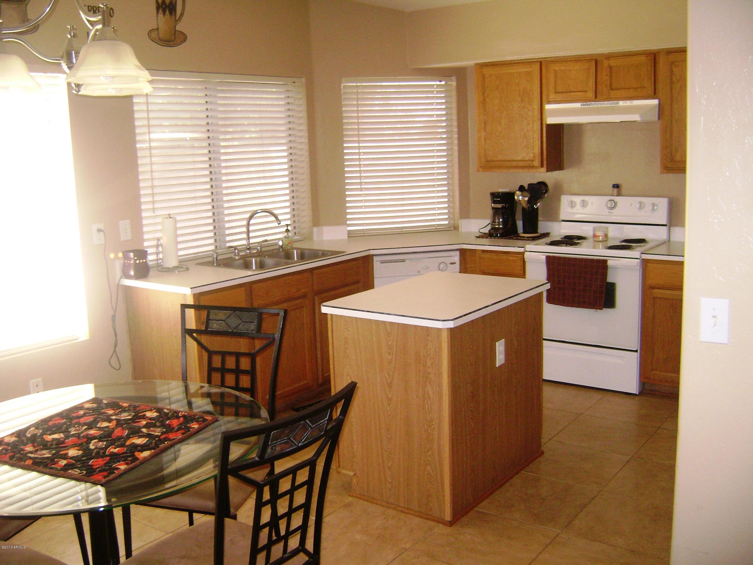 899 East Elgin Street Chandler, AZ 85225 - Photo 8 of 34 kitchen 2