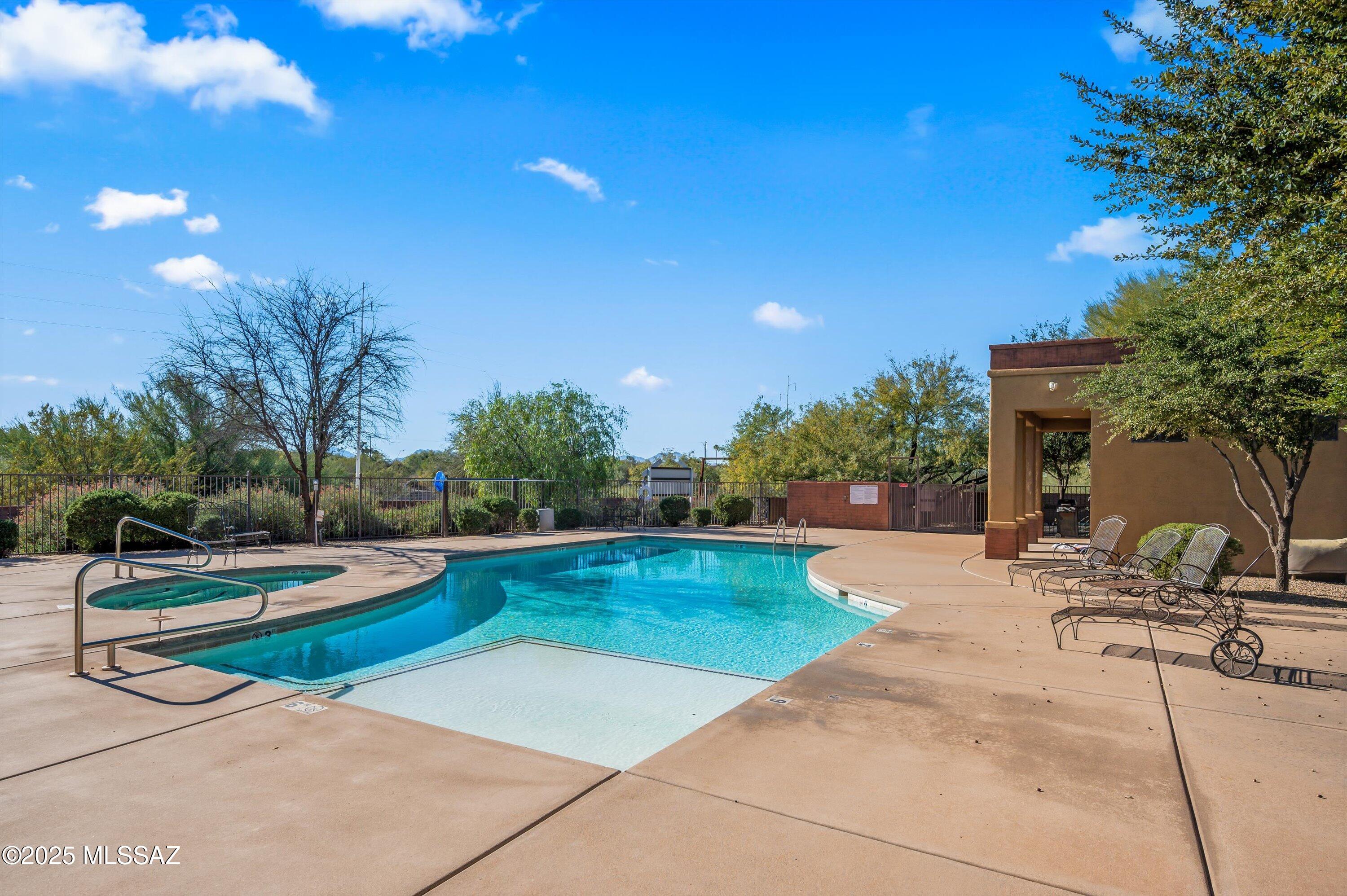 2032 East River Road, Unit 203 Tucson, AZ 85718 - Photo 27 of 28 Gallery Image 27