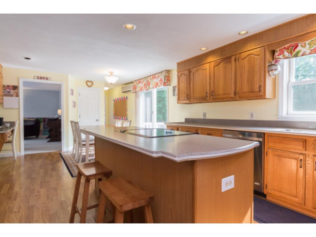 6 Lafayette Road Londonderry, NH 03053 - Photo 12 of 36