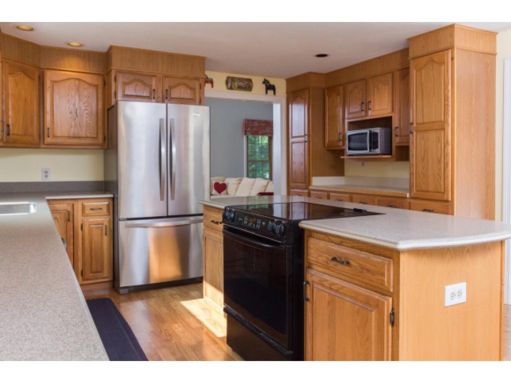 6 Lafayette Road Londonderry, NH 03053 - Photo 13 of 36