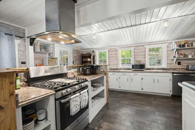 $479,899 | 8487 Parkers Ferry Road, Adams Run, SC 29426