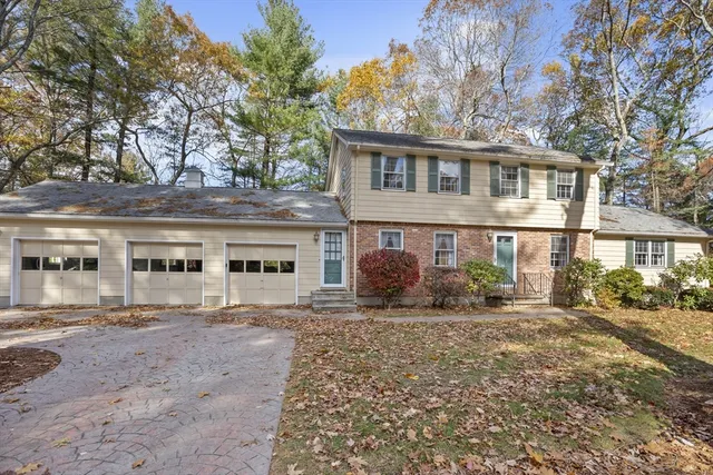 $725,000 | 14 Arbutus Avenue, Chelmsford, MA 01824