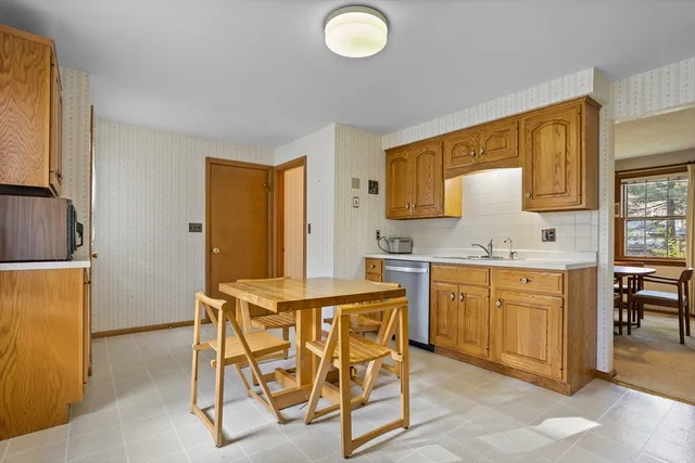 $725,000 | 14 Arbutus Avenue, Chelmsford, MA 01824