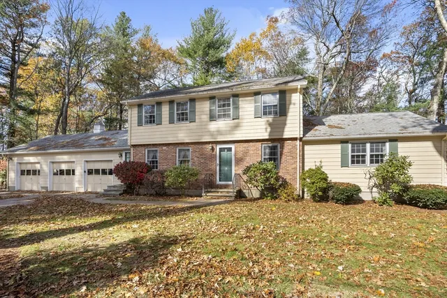 $725,000 | 14 Arbutus Avenue, Chelmsford, MA 01824
