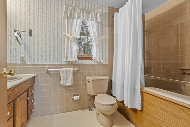 $725,000 | 14 Arbutus Avenue, Chelmsford, MA 01824