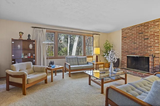 $725,000 | 14 Arbutus Avenue, Chelmsford, MA 01824