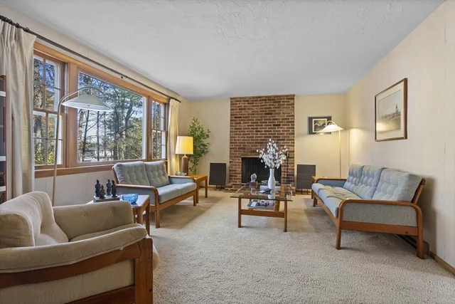 $725,000 | 14 Arbutus Avenue, Chelmsford, MA 01824