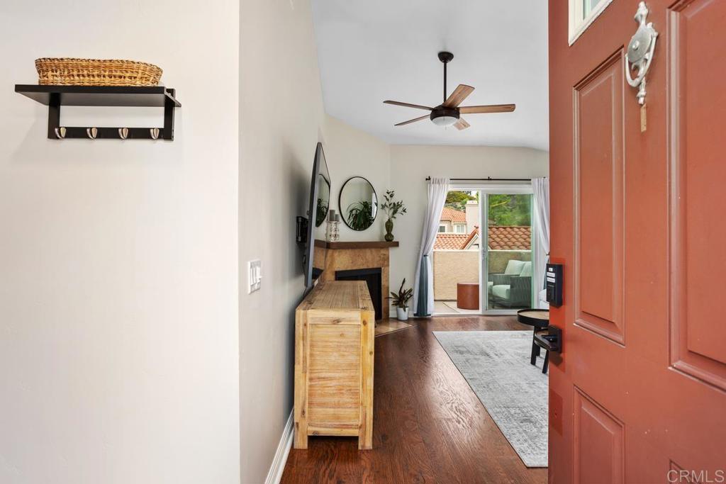 102 Sea Cliff Way Oceanside, CA 92056 - Photo 24 of 44 a living room with furniture