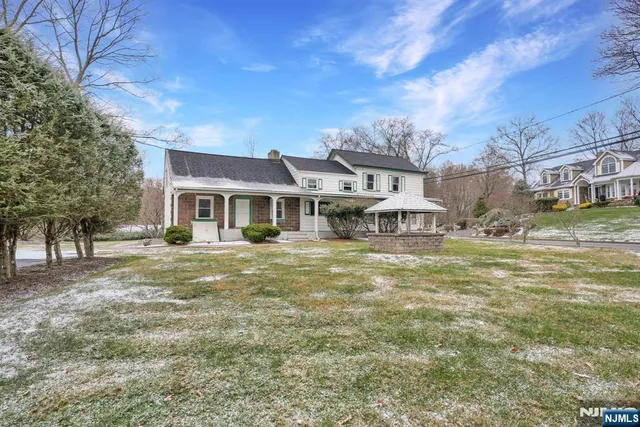 a view of house with backyard and trees
