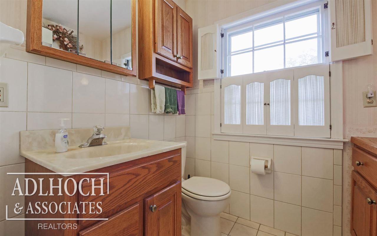 1047 Devonshire Road Grosse Pointe, MI 48230 - Photo 16 of 33 31301928-15.JPG