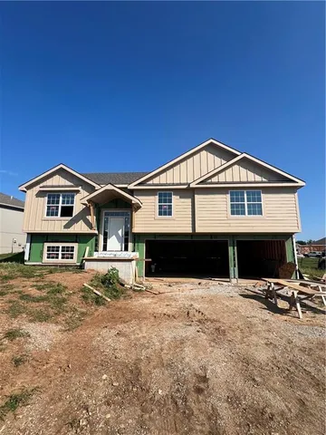 $430,000 | 22915 South Ridgeview Drive, Peculiar, MO 64078