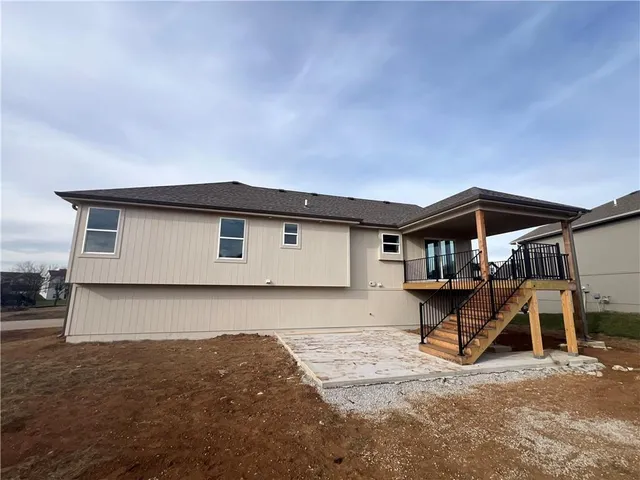 $430,000 | 22915 South Ridgeview Drive, Peculiar, MO 64078
