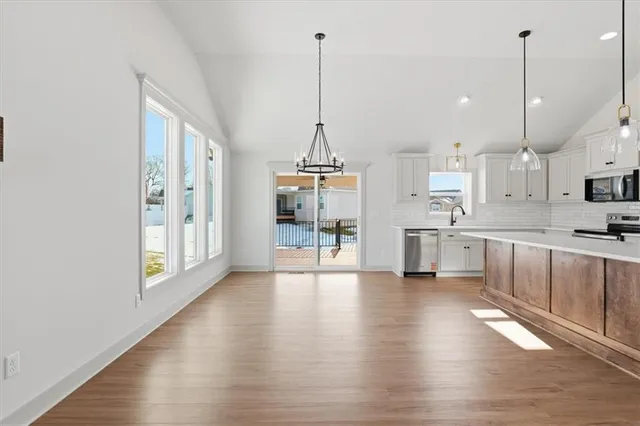 $430,000 | 22915 South Ridgeview Drive, Peculiar, MO 64078