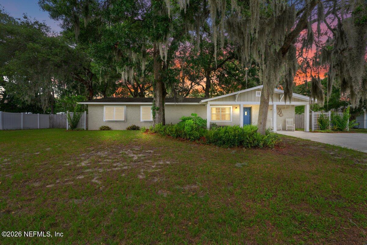 409 Lobelia Rd front exterior twilight
