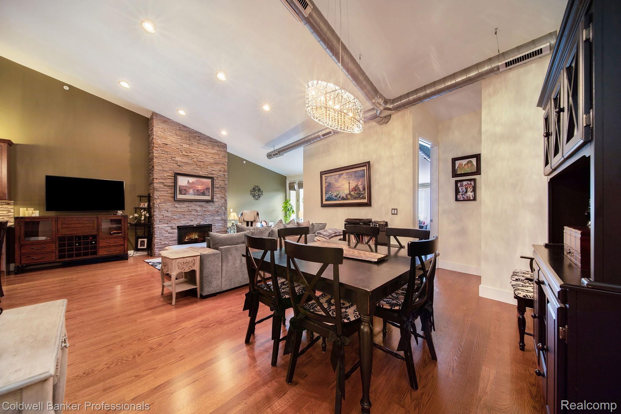 714 North Main Street, Unit 312 Rochester, MI 48307 - Photo 22 of 25 dining room