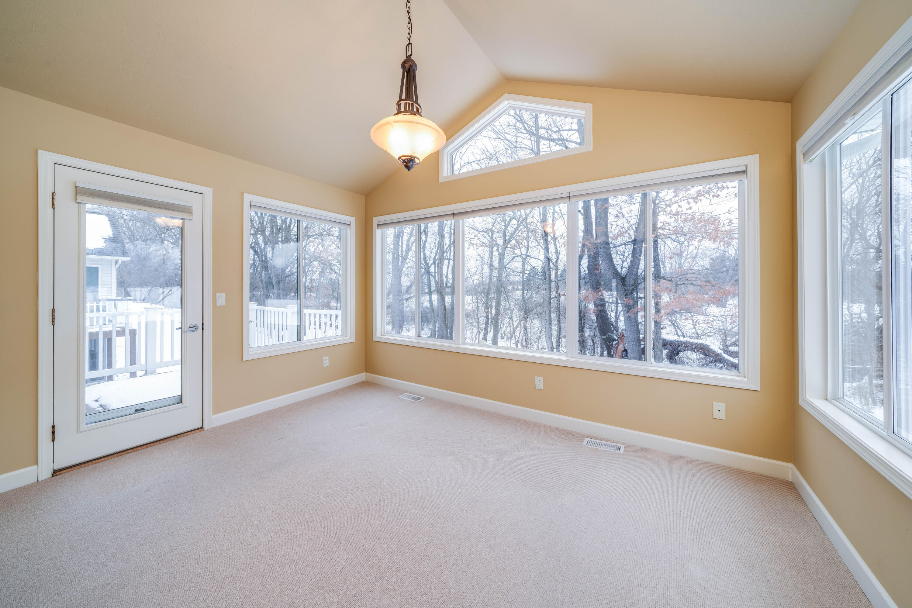 28 Round Hill Road Kalamazoo, MI 49009 - Photo 8 of 25 28_Round_Hill_Road_08